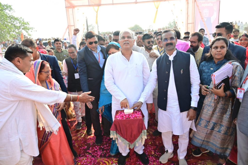 CM बघेल ने परसतरई में वीर शिरोमणि छत्रपति शिवाजी महाराज की प... - CG Sandesh