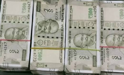 पुलिस ने कार से बरामद किए लाखों रूपए, एक युवक गिरफ्तार - CG Sandesh