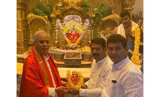 मुख्यमंत्री भूपेश बघेल ने मुंबई में सिद्धिविनायक मंदिर में क... - CG Sandesh