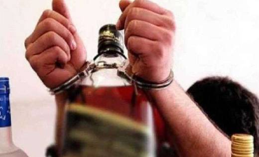 सरायपाली : पुष्प वाटीका के सामने 20 लीटर महुआ शराब के साथ आर... - CG Sandesh