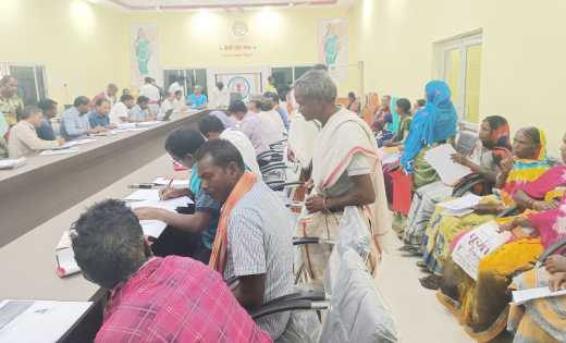 केसीसी बनवाने बड़ी संख्या में पहुंचे किसान - CG Sandesh