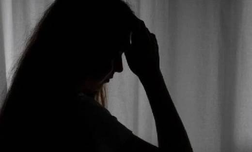 पिथौरा : घर घुसकर महिला से छेड़छाड़, मामला दर्ज - CG Sandesh