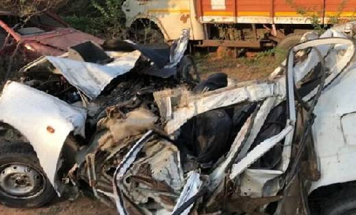 जन्मदिन मनाकर लौट रहे 6 युवकों की सड़क हादसे में दर्दनाक मौत - CG Sandesh