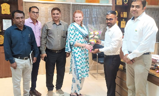 महासमुन्द जिले के 02 बच्चों को ओन्टारियों कनाडा के भावी माता... - CG Sandesh