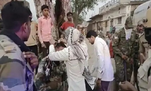 कवर्धा में झंडा हटाने पर हुआ विवाद, पुलिस पर पथराव; SP समेत ... - CG Sandesh