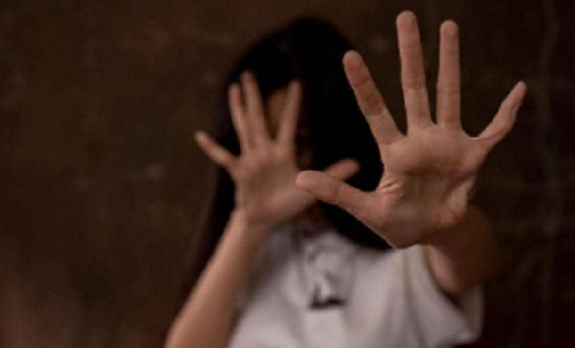 नाबालिग लड़की के साथ अश्लील हरकतें करने के मामले में बुजुर्ग... - CG Sandesh