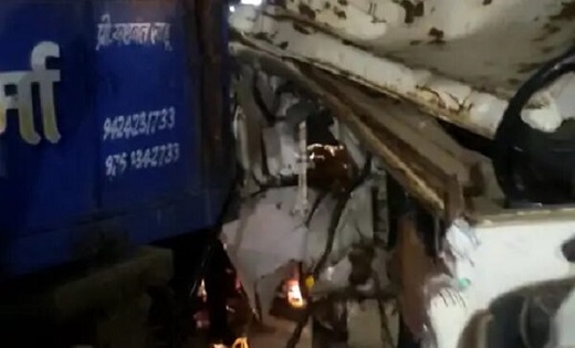 ACCIDENT : पिकअप और ट्रैक्टर-ट्रॉली में जोरदार भिड़ंत, 2 की ... - CG Sandesh
