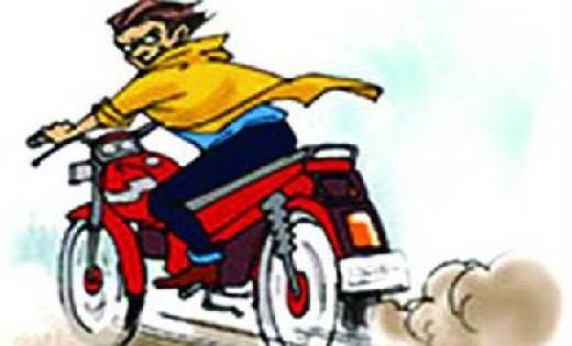महासमुंद : मोटरसायकल खड़ी करके गया गार्डन घुमने, वापस आते तक ... - CG Sandesh