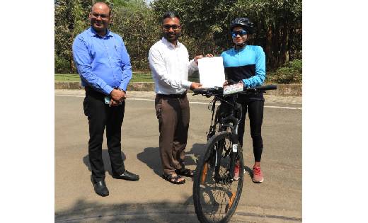 महासमुंद : कलेक्टर से एथलीट और पर्वतारोही आशा मालवीय ने की स... - CG Sandesh