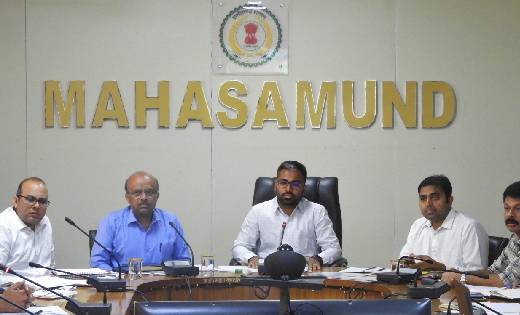 महासमुंद : कलेक्टर की अध्यक्षता में समय-सीमा की बैठक - CG Sandesh