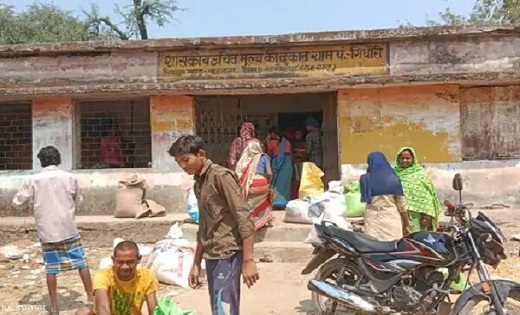 सरपंच पति का तुगलकी फरमान, पहले नवरात्रि का चंदा और चावल दो ... - CG Sandesh