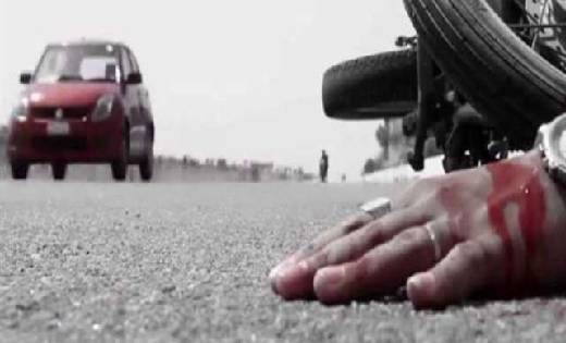 पिथौरा : कार ने बाइक को मारी ठोकर, बाप – बेटी घायल - CG Sandesh