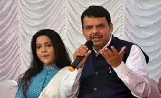 फडणवीस की पत्नी को रिश्वत और ब्लैकमेल करने की कोशिश में मुंब... - CG Sandesh
