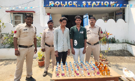 पटेवा : 63 पौवा देशी प्लेन व अंग्रेजी शराब के साथ दो युवक गि... - CG Sandesh