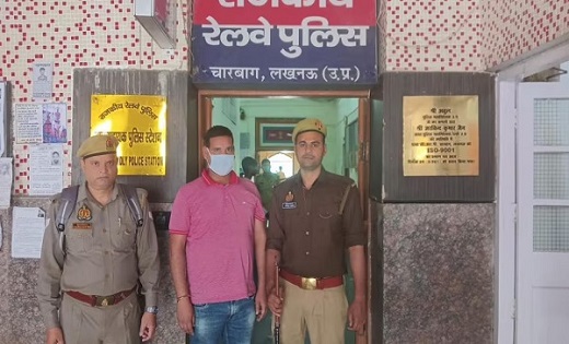 महिला यात्री पर पेशाब करने वाला TTE बर्खास्त, रेल मंत्री ने ... - CG Sandesh