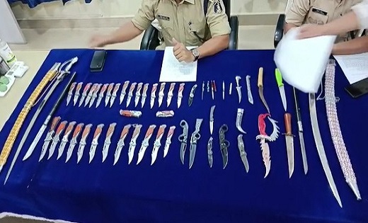 ऑनलाइन माध्यम से धारदार हथियार मंगाने वालों के खिलाफ पुलिस क... - CG Sandesh