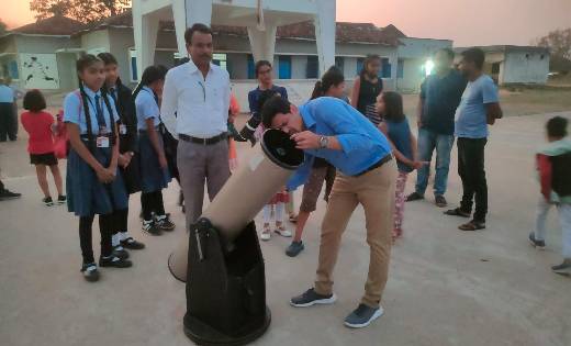 सेजेस बसना के बच्चो ने चंद्रमा, मंगल, शुक्र एवं अन्य खगोलीय ... - CG Sandesh