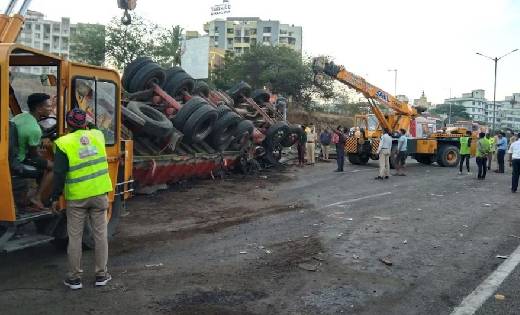 बस और ट्रक कि भिडंत में 4 की मौत, कई घायल - CG Sandesh