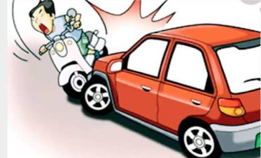 पिथौरा : ACB के आरक्षक को तेज़ रफ़्तार कार ने मारी ठोकर - CG Sandesh
