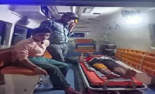 युवक के पेट में घुसा कांच , शराब लेकर जा रहे दो दोस्तों की ब... - CG Sandesh
