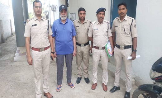 चिटफंड कंपनी का फरार डायरेक्टर इस एयरपोर्ट से गिरफ्तार…. - CG Sandesh