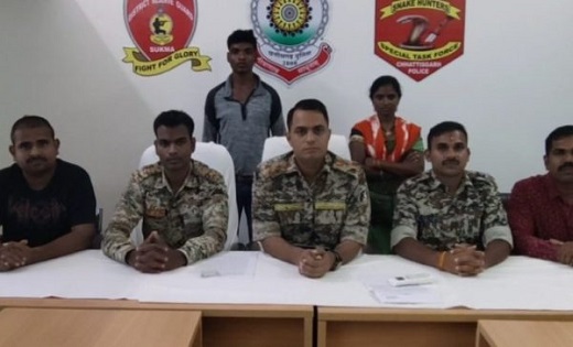 महिला सहित 2 नक्सलियों ने किया आत्मसमर्पण, दोनों पर थे 8-8 ल... - CG Sandesh