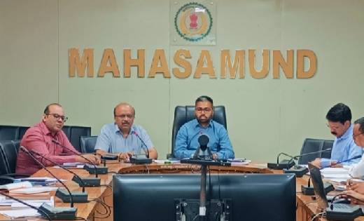 महासमुंद : गोठानों में गोबर खरीदी नियमित करने के दिए निर्देश - CG Sandesh