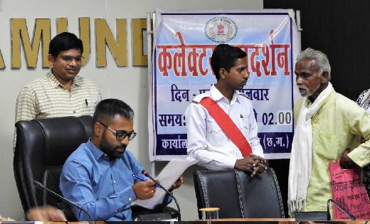 महासमुंद : कलेक्टर ने जनदर्शन में सुनी नागरिकों की मांग एवं ... - CG Sandesh
