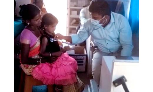 महासमुंद : मोबाईल यूनिट में चिकित्सक दल गरीबों का कर रहे इला... - CG Sandesh