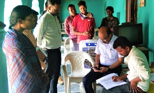 पिथौरा : सीईओ आलोक ने किया सामाजिक, आर्थिक सर्वेक्षण का निरी... - CG Sandesh