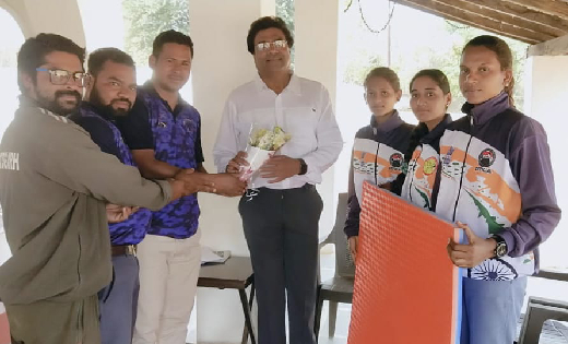 बसना विधायक ने किया कराटे मैट का वितरण - CG Sandesh