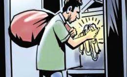 पटेवा : घर घुसकर आलमारी में खोजबीन कर रहा था चोर, घर वालों क... - CG Sandesh