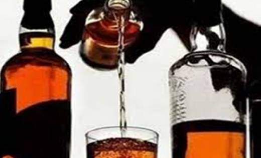 बलौदा : स्कूल ग्राउण्ड में छिपकर ग्राहकों को शराब पिलाने की ... - CG Sandesh