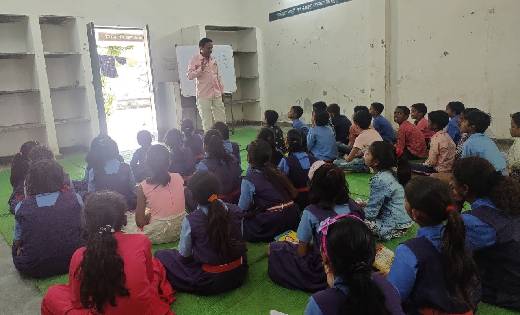 सरायपाली : विद्यार्थियों को मिल रहा विषयगत ज्ञान के साथ योग ... - CG Sandesh