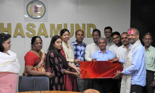महासमुंद : सहायक ग्रेड-2 उमेश वर्मा के सेवानिवृत्त होने पर द... - CG Sandesh