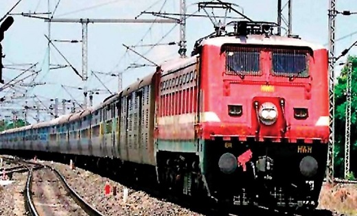 यात्रियों के लिए बड़ी खबर, खड़गपुर रेल मंडल में रेल रोको आंदो... - CG Sandesh