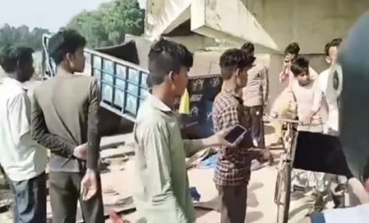13 लोगों की दर्दनाक मौत...पुल की रेलिंग तोड़कर नीचे गिरी ट्रै... - CG Sandesh