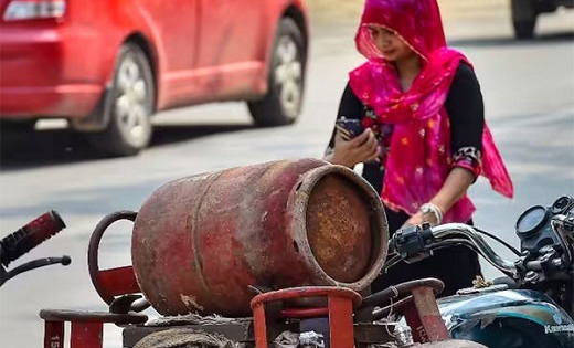 524 रूपए में बुक करें गैस सिलेंडर.... जानें पूरी डिटेल - CG Sandesh