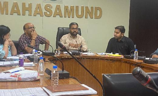 महासमुंद : गोबर ख़रीदी में लापरवाही बरतने वाले अधिकारी कर्मच... - CG Sandesh