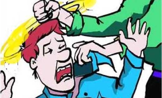 सांकरा : शराब दुकान में मेरे को पहले शराब लेने दे कहने पर की... - CG Sandesh