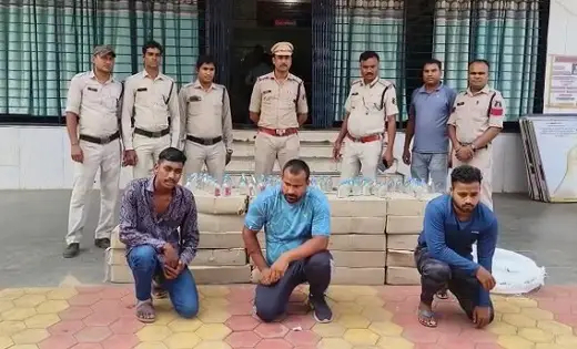 बिलासपुर : 26 पेटी देसी प्लेन बरामद...अवैध शराब के साथ तीन आ... - CG Sandesh