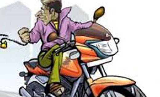 सरायपाली : प्लास्टिक बोरी में रखे 60 लीटर महुआ शराब के साथ य... - CG Sandesh