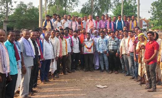 बसना : ग्राम भूकेल में झेरिया यादव समाज का बैठक सम्पन्न - CG Sandesh