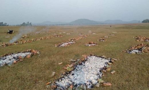 तेंदूपत्ता फड़ों में नक्सलियों ने लगाई आग, पर्चे भी फेंके - CG Sandesh