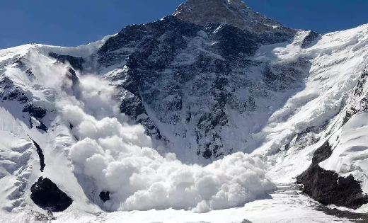 बड़ा हादसा : हिमस्खलन से 3 महिलाओं सहित 10 लोगों की मौत - CG Sandesh