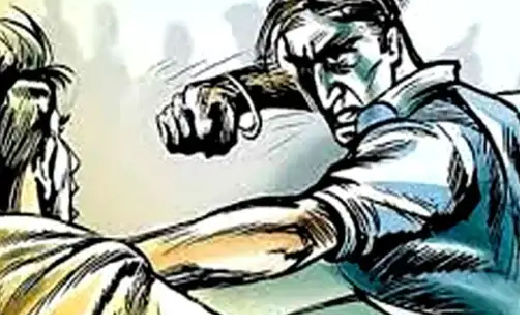 महासमुंद : शो-रूम के पास दो लोगों में हुई जमकर मारपीट, काउंट... - CG Sandesh