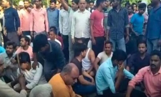 स्कूल बस का इंतजार कर रहे बच्चों को कार सवार ने रौंदा, 2 की ... - CG Sandesh