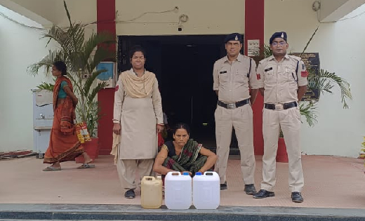 बसना : 25 लीटर अवैध शराब के साथ महिला गिरफ्तार - CG Sandesh