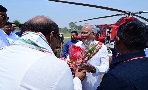 CM बघेल का हेलीपैड पर जोरदार स्वागत... - CG Sandesh