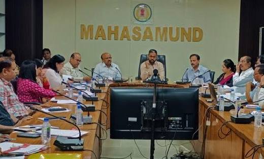 महासमुंद : फसल बीमा की राशि पीड़ित किसान को मिले यह सुनिश्चित... - CG Sandesh